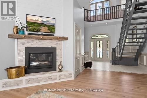 61 Earl Street, Wasaga Beach, ON - Indoor Photo Showing Living Room With Fireplace