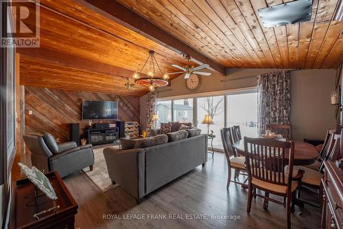 1515 O'Connor Dr, Smith-Ennismore-Lakefield, ON - Indoor With Fireplace