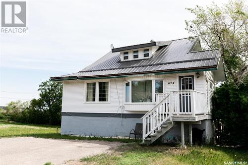 624 Pacific Avenue, Kerrobert, SK - Outdoor