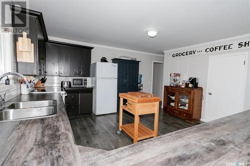 624 Pacific Avenue, Kerrobert, SK - Indoor Photo Showing Kitchen With Double Sink