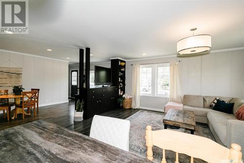 624 Pacific Avenue, Kerrobert, SK - Indoor Photo Showing Living Room