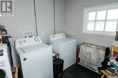624 Pacific Avenue, Kerrobert, SK - Indoor Photo Showing Laundry Room