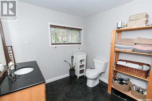 624 Pacific Avenue, Kerrobert, SK - Indoor Photo Showing Bathroom