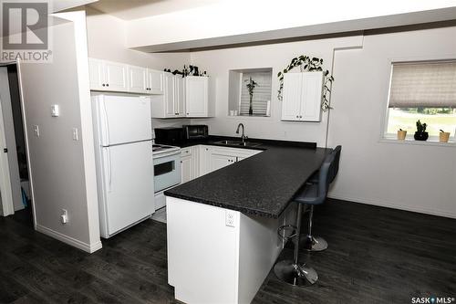 624 Pacific Avenue, Kerrobert, SK - Indoor Photo Showing Kitchen With Double Sink