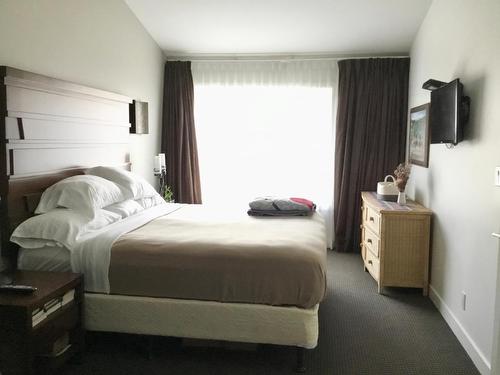 409 - 400 Stemwinder Drive, Kimberley, BC - Indoor Photo Showing Bedroom