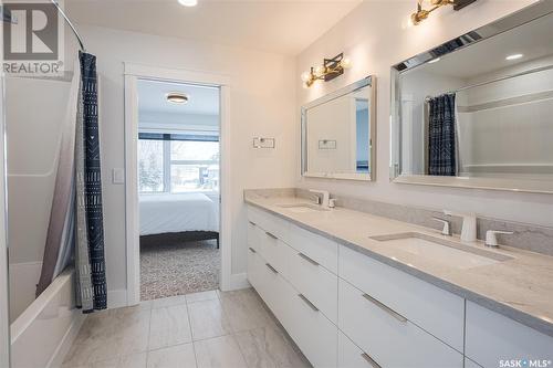136 Greenbryre Court, Greenbryre, SK - Indoor Photo Showing Bathroom