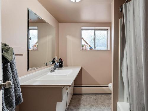 2068 Townsend Rd, Sooke, BC - Indoor Photo Showing Bathroom