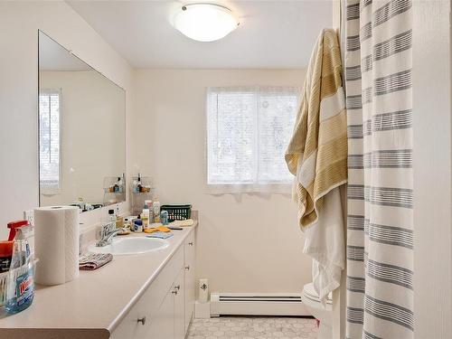 2068 Townsend Rd, Sooke, BC - Indoor Photo Showing Bathroom