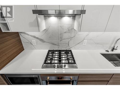 2101 823 Carnarvon Street, New Westminster, BC - Indoor Photo Showing Kitchen