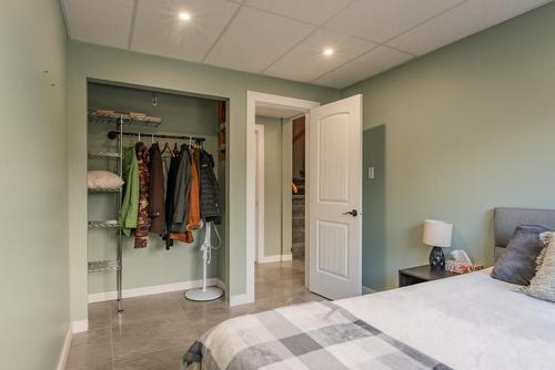 1856 Green Road, Fruitvale, BC - Indoor Photo Showing Bedroom