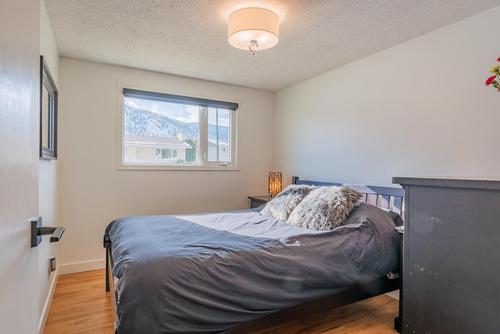 3939 Woodland Drive, Trail, BC - Indoor Photo Showing Bedroom