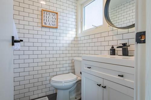 3939 Woodland Drive, Trail, BC - Indoor Photo Showing Bathroom