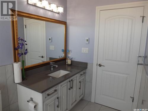 116 Emerald Ridge E, White City, SK - Indoor Photo Showing Bathroom