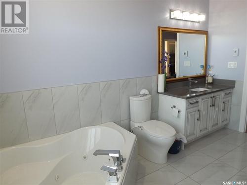 116 Emerald Ridge E, White City, SK - Indoor Photo Showing Bathroom