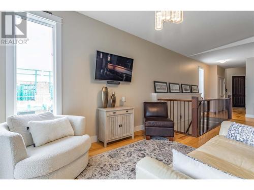 1570 Marina Way, West Kelowna, BC - Indoor Photo Showing Living Room
