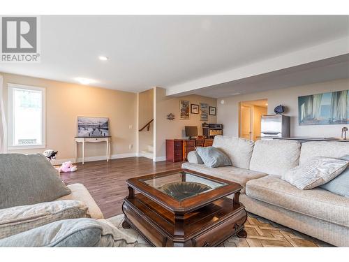 1570 Marina Way, West Kelowna, BC - Indoor Photo Showing Living Room
