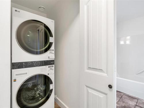 2-1880 Laval Ave, Saanich, BC - Indoor Photo Showing Laundry Room