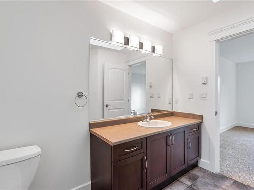 2-1880 Laval Ave, Saanich, BC - Indoor Photo Showing Bathroom