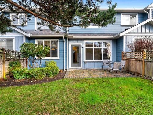 2-1880 Laval Ave, Saanich, BC - Outdoor