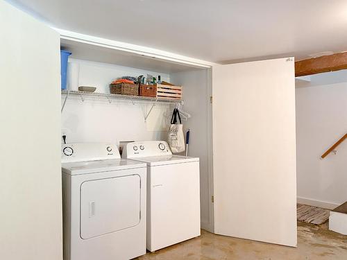 2424 Canyon Street, Creston, BC - Indoor Photo Showing Laundry Room