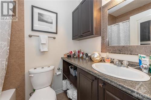84 Rosemount Avenue, Ottawa, ON - Indoor Photo Showing Bathroom