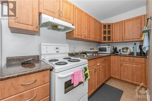 84 Rosemount Avenue, Ottawa, ON - Indoor Photo Showing Kitchen