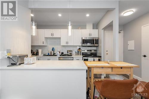 84 Rosemount Avenue, Ottawa, ON - Indoor Photo Showing Kitchen With Upgraded Kitchen