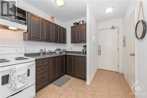 84 Rosemount Avenue, Ottawa, ON - Indoor Photo Showing Kitchen