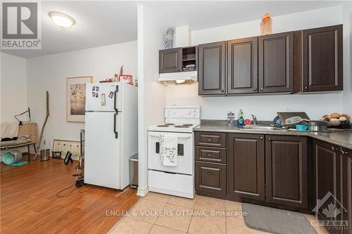 84 Rosemount Avenue, Ottawa, ON - Indoor Photo Showing Kitchen