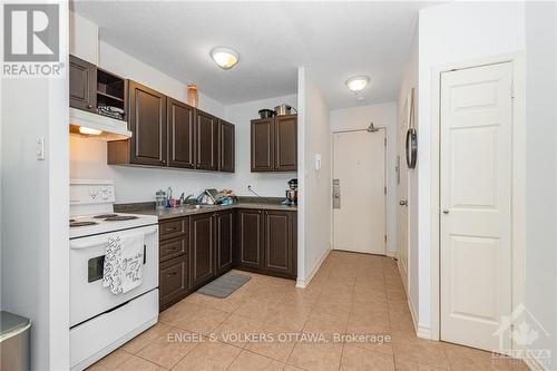 84 Rosemount Avenue, Ottawa, ON - Indoor Photo Showing Kitchen