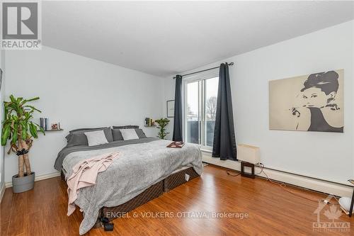 84 Rosemount Avenue, Ottawa, ON - Indoor Photo Showing Bedroom