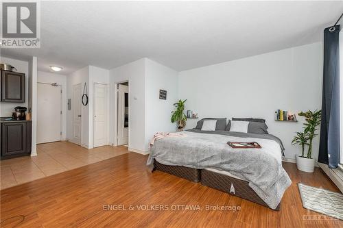 84 Rosemount Avenue, Ottawa, ON - Indoor Photo Showing Bedroom