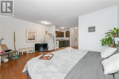 84 Rosemount Avenue, Ottawa, ON - Indoor Photo Showing Bedroom