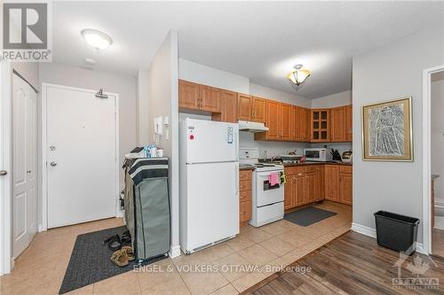 84 Rosemount Avenue, Ottawa, ON - Indoor Photo Showing Kitchen