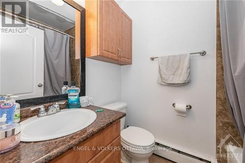 84 Rosemount Avenue, Ottawa, ON - Indoor Photo Showing Bathroom