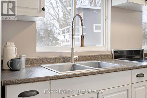 137 North Street, Alnwick/Haldimand, ON - Indoor Photo Showing Kitchen With Double Sink