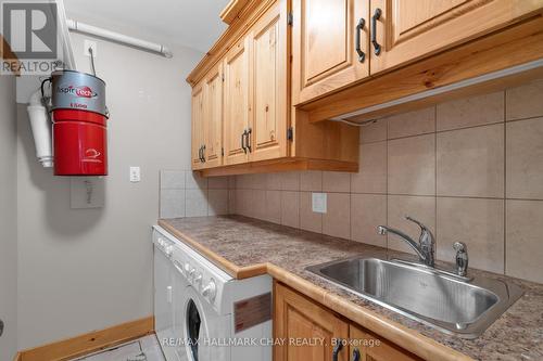 4 Pioneer Dr, Tiny, ON - Indoor Photo Showing Laundry Room