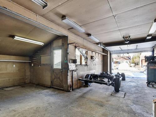 Garage - 20 Av. Verdi, Laval (Laval-Des-Rapides), QC - Indoor Photo Showing Garage