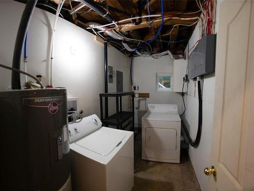 601 Heriot Bay Rd, Quadra Island, BC - Indoor Photo Showing Laundry Room