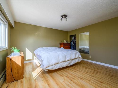 3594 Jingle Pot Rd, Nanaimo, BC - Indoor Photo Showing Bedroom