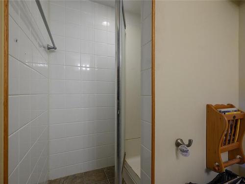 3594 Jingle Pot Rd, Nanaimo, BC - Indoor Photo Showing Bathroom