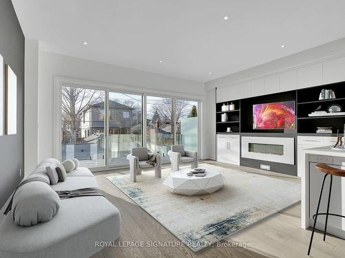 40 Manderley Dr, Toronto, ON - Indoor Photo Showing Living Room