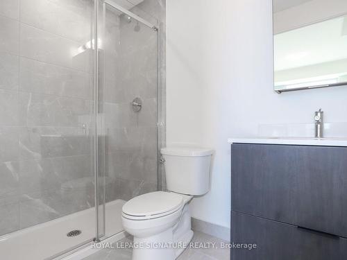 601-6 David Eyer Rd, Richmond Hill, ON - Indoor Photo Showing Bathroom