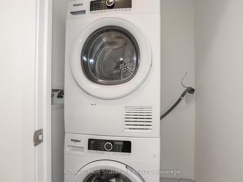 601-6 David Eyer Rd, Richmond Hill, ON - Indoor Photo Showing Laundry Room