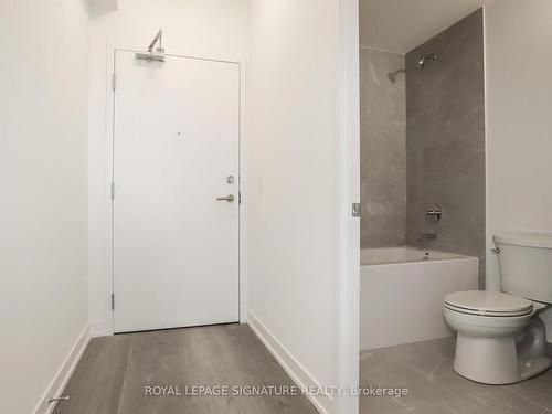 601-6 David Eyer Rd, Richmond Hill, ON - Indoor Photo Showing Bathroom