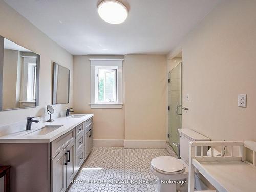 424 8Th Concession East, Hamilton, ON - Indoor Photo Showing Bathroom