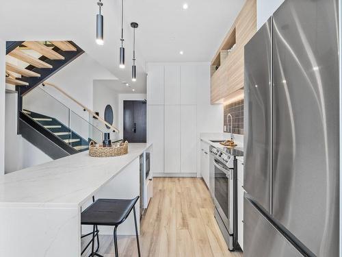 Kitchen - Ph3404-1180 Rue De Bleury, Montréal (Ville-Marie), QC - Indoor Photo Showing Kitchen With Upgraded Kitchen