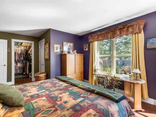 36 Crown Crescent, Vernon, BC - Indoor Photo Showing Bedroom