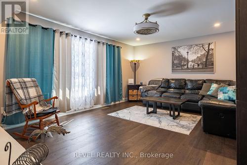 18 Martin St, Springwater, ON - Indoor Photo Showing Living Room