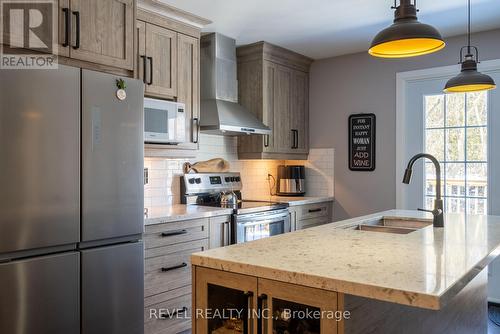 18 Martin St, Springwater, ON - Indoor Photo Showing Kitchen With Double Sink With Upgraded Kitchen